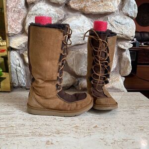 Ugg Australia uptown lace Whitley boot size 8